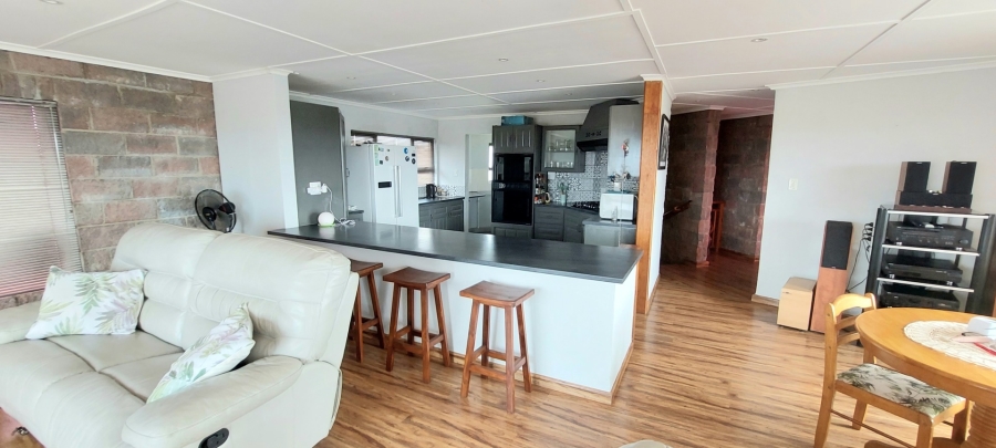 5 Bedroom Property for Sale in Sunrise On Sea Eastern Cape